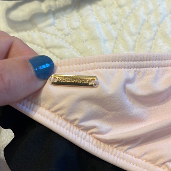 Gorgeous Victorias Secret bikini - Picture 4 of 6